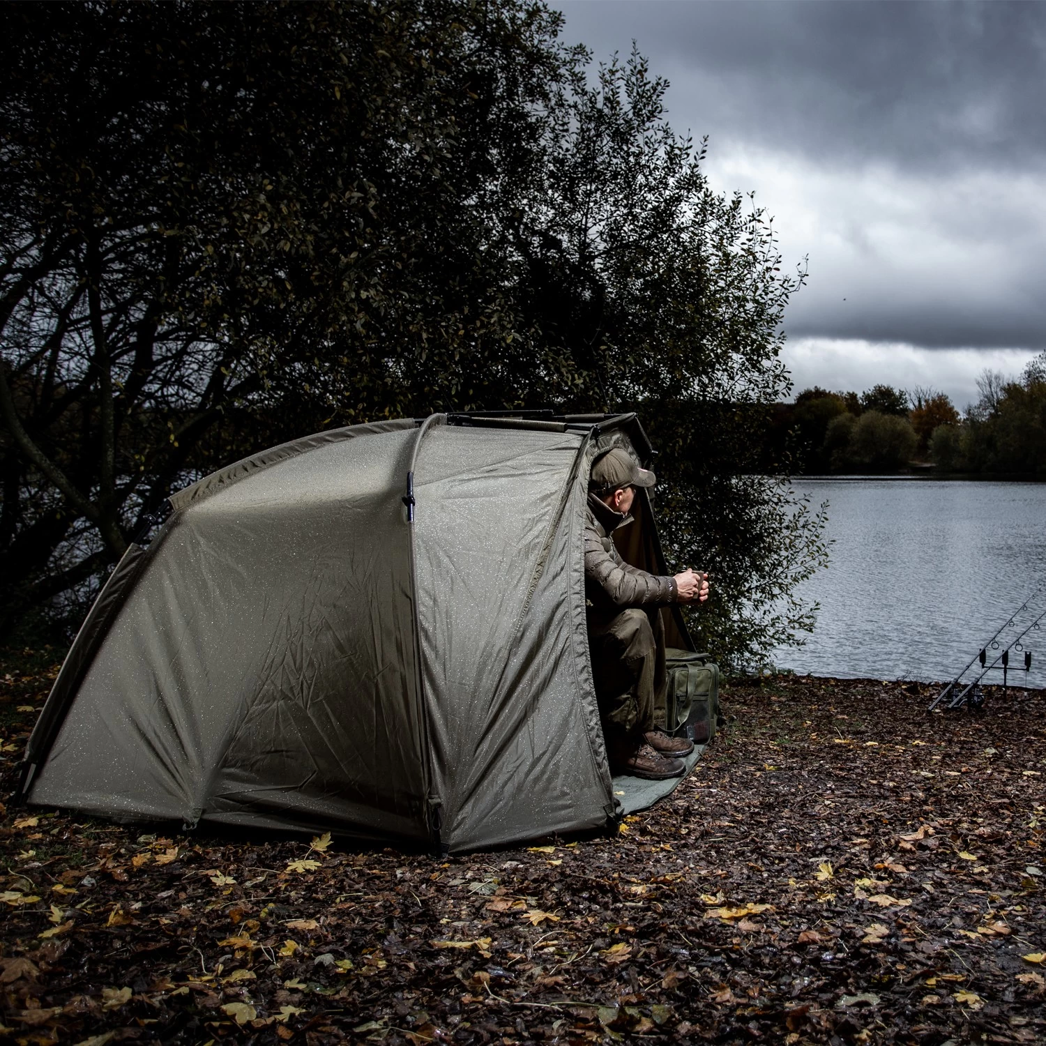 Trakker Tempest Fishing Brolly 100 7 Trakker Tempest Fishing Brolly 100 - Image 5