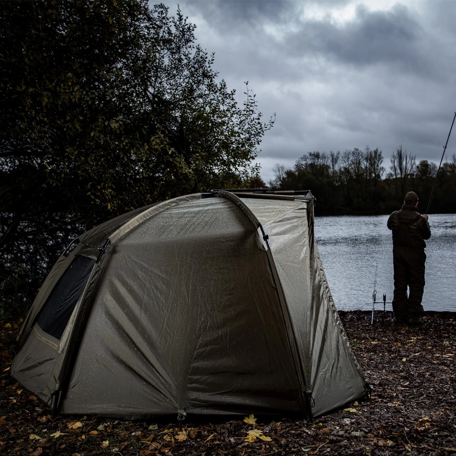 Trakker Tempest Fishing Brolly 100 8 Trakker Tempest Fishing Brolly 100 - Image 6